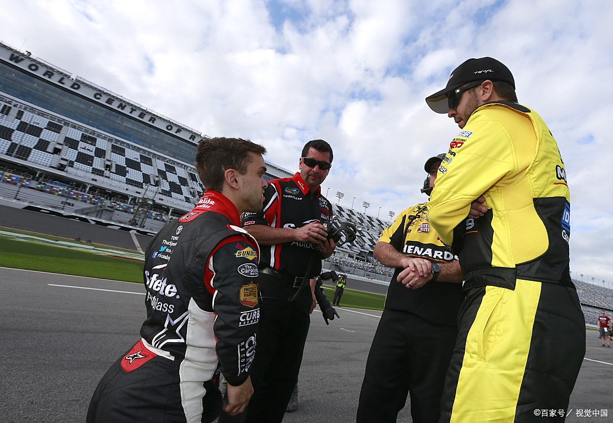开云在线直播-红牛二队翻盘哈斯车队，佩雷兹点燃赛场