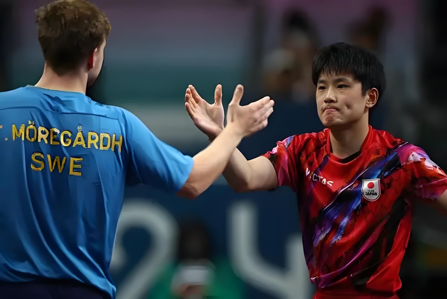 中国乒乓球队险胜法国乒乓球队，张本智和制霸全场