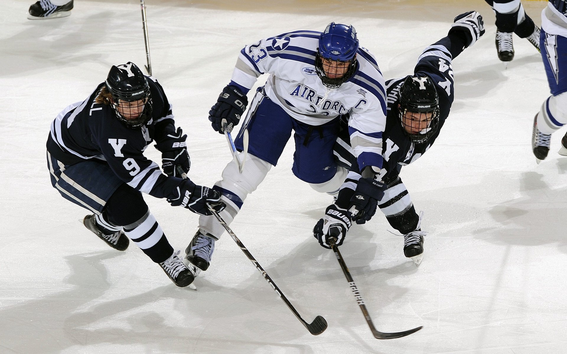 开云体育直播-詹姆斯刷新纪录之夜，火箭升空粉碎独行侠，一场定义时代的双重奏